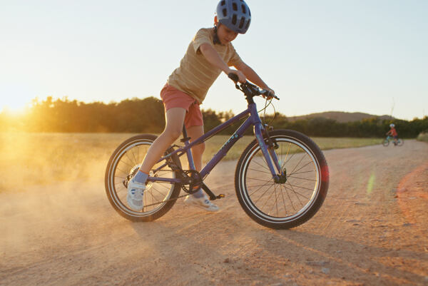 Fíha Aurablazer children's lightweight bike
